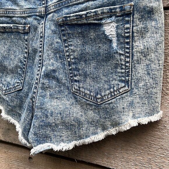Refuge Women's Distressed Denim Shorts - Picture 4 of 5